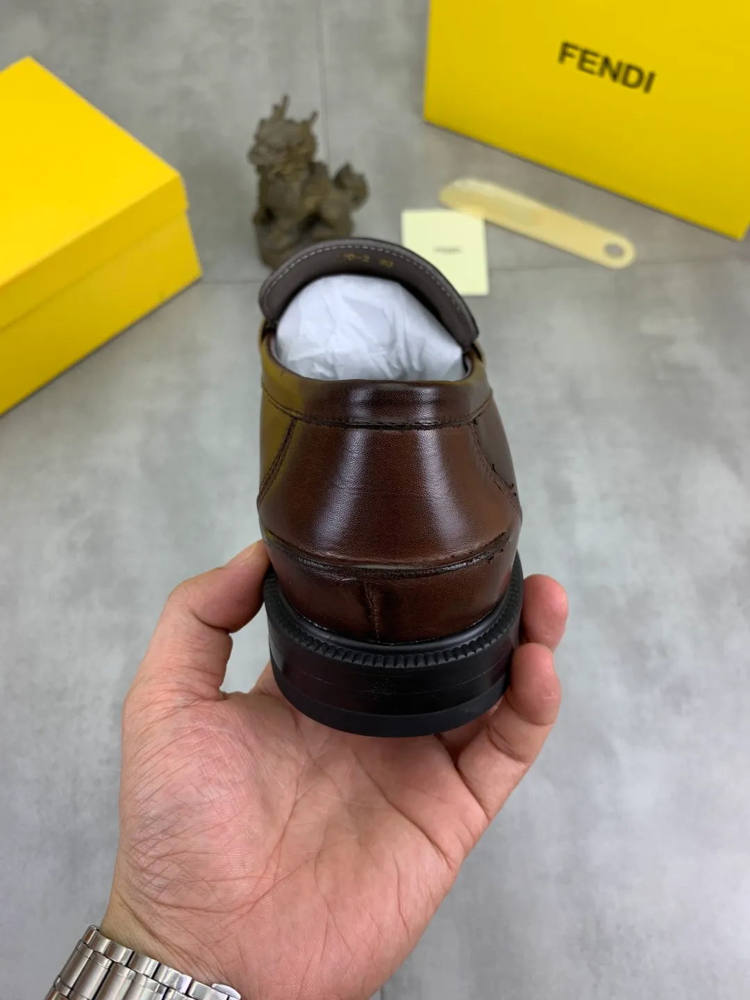 ​Men's shoes 💰P480💰[New model] Water dyed cowhide 🆘 The latest FENDI (Fendi) new casual leather shoes 🕶️🕶️Simple routing effect, showing an elegant and cool driving shoe 🎬Made of Italian 🇮🇹 imported calfskin + first-layer water-dyed cowhide lining🐂Excellent material🎬Detailed workmanship 🤗Comfortable foot feel➰➰. ​Pair it with any outfit to show your taste and temperament, low-key luxury ♻️Design ​simple and elegant ​noble and fashionable 🍃​Very loved and favored by trendy men 💓❤️Size: 38-44 2⃣️colors available
